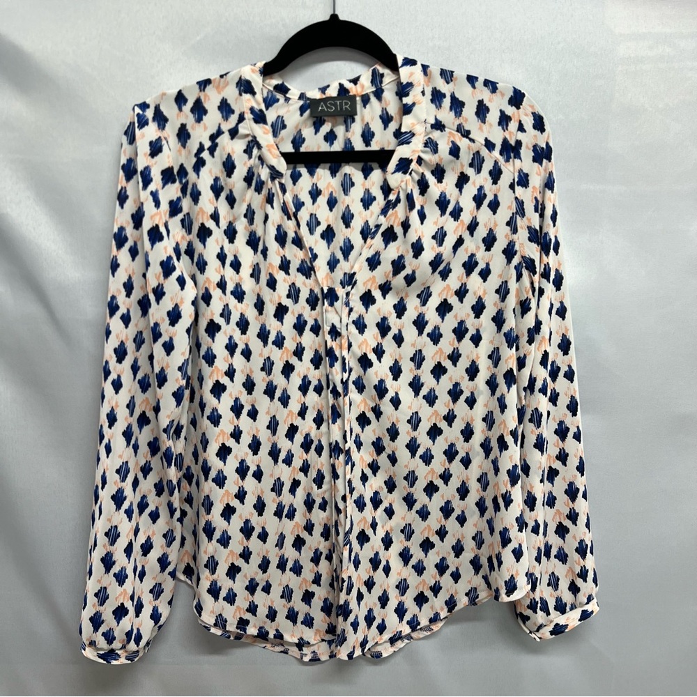 ASTR Blouse White Blue Modern Print Medium - Picture 6 of 6